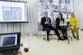Seimo narys Stasys Šedbaras, rašytoja Loreta Jastramskienė ir istorikė Ingrida Jakubavičienė apie A. Smetoną pasakoja Šakių viešojoje bibliotekoje. Vido VENSLOVAIČIO nuotrauka Seimo narys Stasys Šedbaras, rašytoja Loreta Jastramskienė ir istorikė Ingrida Jakubavičienė apie A. Smetoną pasakoja Šakių viešojoje bibliotekoje. Vido VENSLOVAIČIO nuotrauka